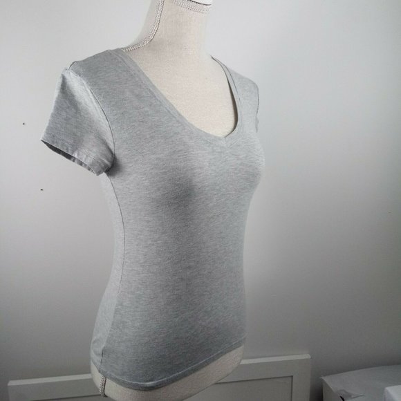 🔥4/$20 Love To Love Classic V-Neck Tee Medium - Picture 3 of 12